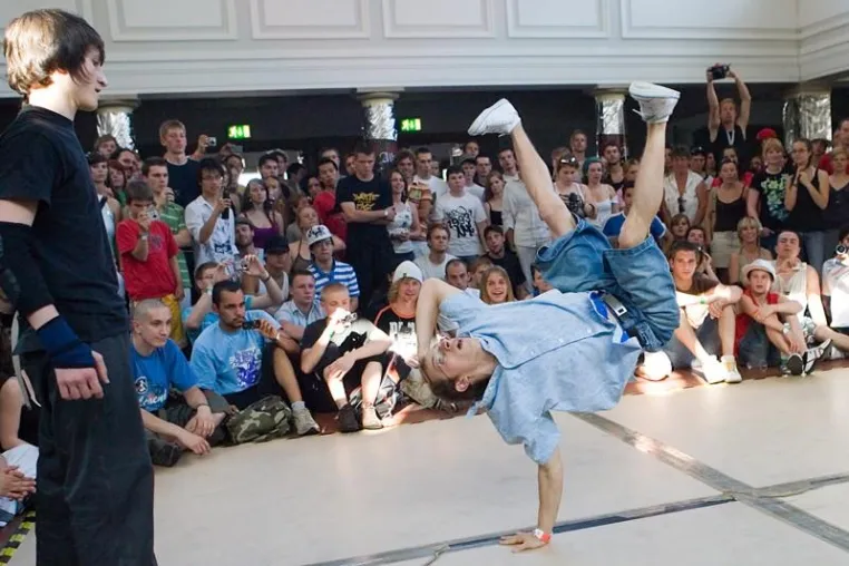 Breakdancer im Wettstreit Bild: Breakdancer im Wettstreit