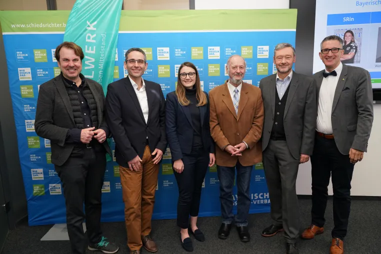 SELLWERK und Das Örtliche sagen zusammen mit dem Bayerischen Fußball-Verband „Danke Schiri!“ Bild: SELLWERK und Das Örtliche sagen zusammen mit dem Bayerischen Fußball-Verband „Danke Schiri!“