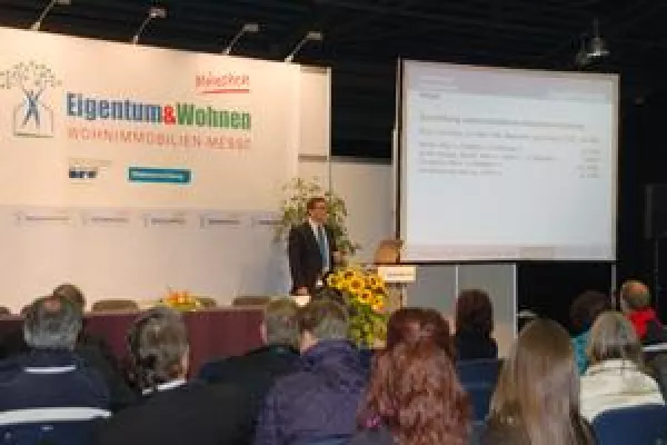 „Wir könnten jede Immobilien 15-mal verkaufen“: Aigner Immobilien zieht positive Bilanz der Eigentum&Wohnen Bild: „Wir könnten jede Immobilien 15-mal verkaufen“: Aigner Immobilien zieht positive Bilanz der Eigentum&Wohnen