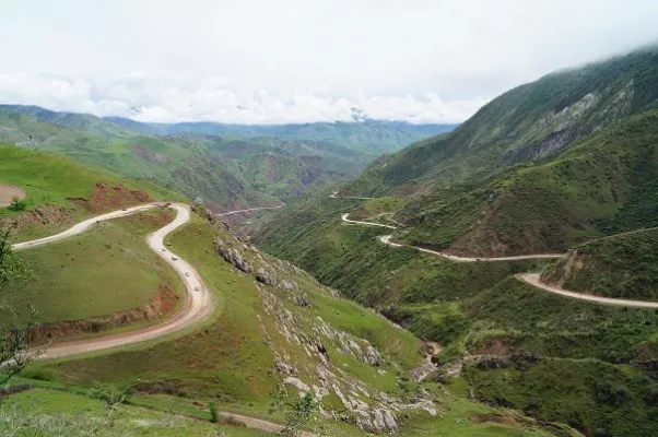 Bild: Über die Mutter aller Hochgebirgsstraßen bis an das Dach der Welt.