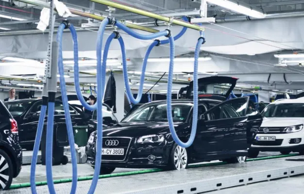 Bild: Die ARWE Group macht‘s möglich: 300 Fahrzeuge in der Stunde betanken, waschen und reinigen