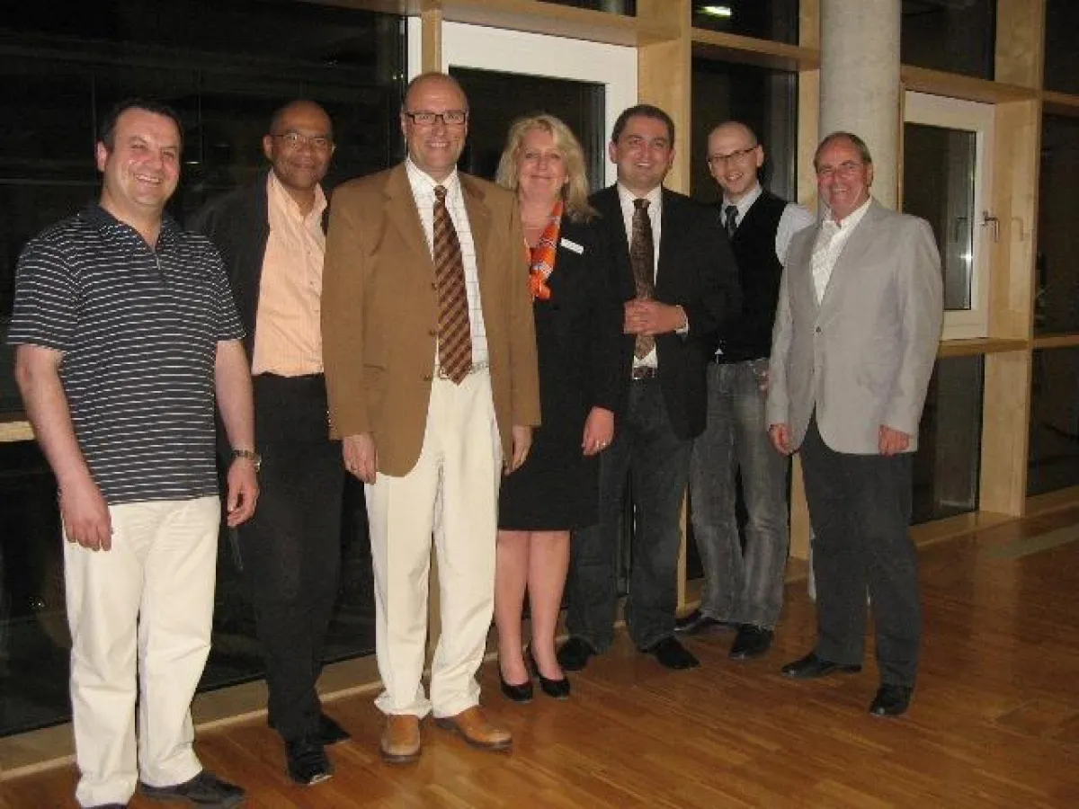 Kazem Tariwerdian (2. Vors. BDS Wiesloch), David Kyei (BdS Wiesloch), MdL a.D. Gerd Scheffold, Dagmar Becker (Öffentlichkeit Volksbank), Adrian Seidler (Vors. BdS Wiesloch), RA Matthias Schey (BdS Wie