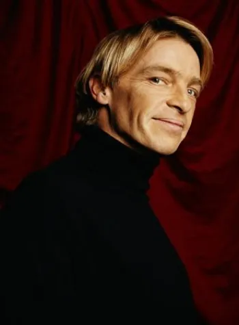 Roncalli's Apollo Varieté wird zum Jahrmarkt der Artisten Bild: Roncalli's Apollo Varieté wird zum Jahrmarkt der Artisten