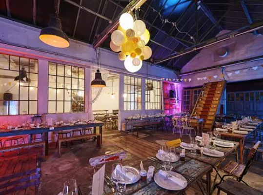 Bild: Weihnachten im Rarehouse feiern: Ideale Location im Industrial Design in Köln