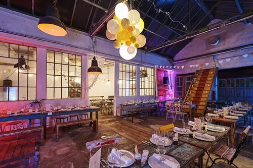 Weihnachten im Rarehouse feiern: Ideale Location im Industrial Design in Köln Bild: Weihnachten im Rarehouse feiern: Ideale Location im Industrial Design in Köln