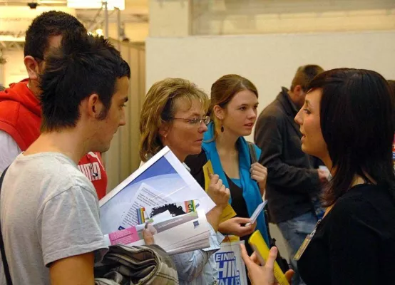 Bild: Über 70 Aussteller warten auf den 9. azubi- & studientagen Essen 2009 mit umfangreichem Angebot auf