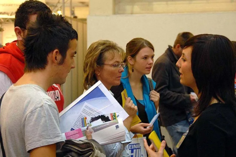 Bild: Über 70 Aussteller warten auf den 9. azubi- & studientagen Essen 2009 mit umfangreichem Angebot auf