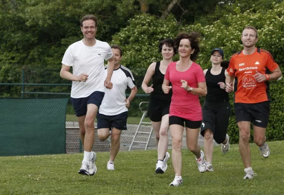 Lauftreff: Fit in den Frühling mit Katrin Müller-Hohenstein Bild: Lauftreff: Fit in den Frühling mit Katrin Müller-Hohenstein