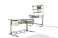 Bild: Mal im Sitzen, mal im Stehen arbeiten: Der neue höhenverstellbare Schreibtisch moll T5 macht´s möglich