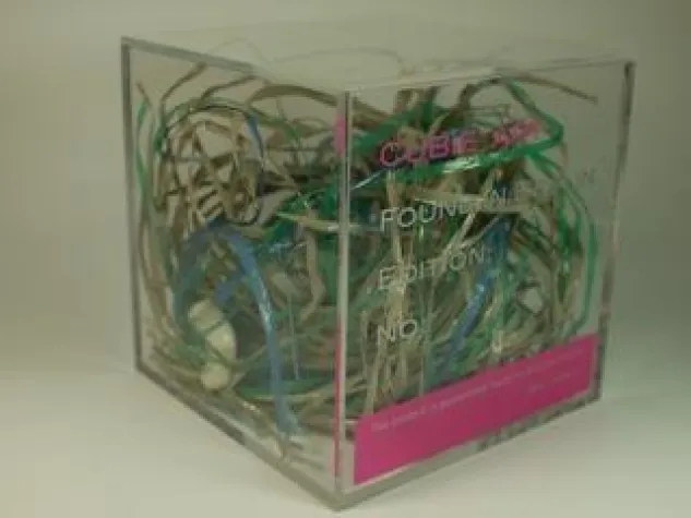 Bild: 20 Jahre Mauerfall - zum 9. November 2009 das Kunstsouvenir aus Berlin: CUBIE® ART Edition „Found in Berlin“