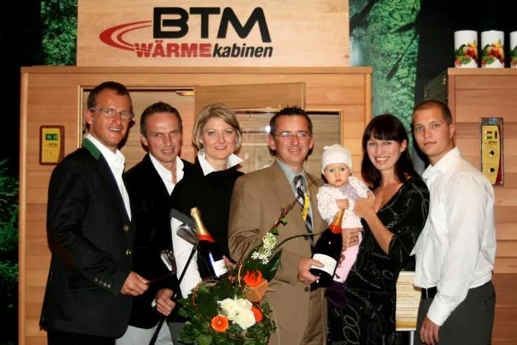Hagara gewinnt Schlagabtausch mit Karateweltmeisterin Bild: Hagara gewinnt Schlagabtausch mit Karateweltmeisterin