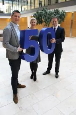 ECE übergibt Jubiläums-50 im Beisein von ELB COMMUNICATION an Franke & Pahl Bild: ECE übergibt Jubiläums-50 im Beisein von ELB COMMUNICATION an Franke & Pahl