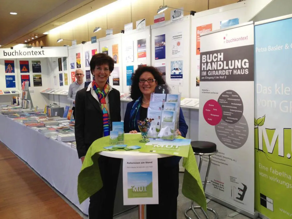 Petra Basler und Gabriele vom Feld freuen sich über ihren Erfolg mit M.U.T.