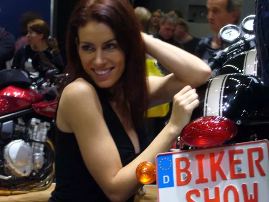 Bild: BikerShow Gewinner holte sich seine neue Triumph Thruxton auf der Intermot in Köln ab