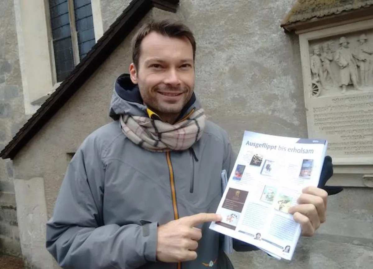 oew-Vorsitzender Philipp Frener bei der Präsentation der neuen zebra.-Ausgabe