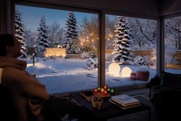 Bild: Winterzauber mit leuchtendem Ambiente: Die Gartensaison mit der passenden Beleuchtung verlängern