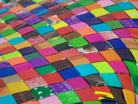 Bild: Der Sommer wird bunt - mit Candy Wrapper Bags aus Mexiko