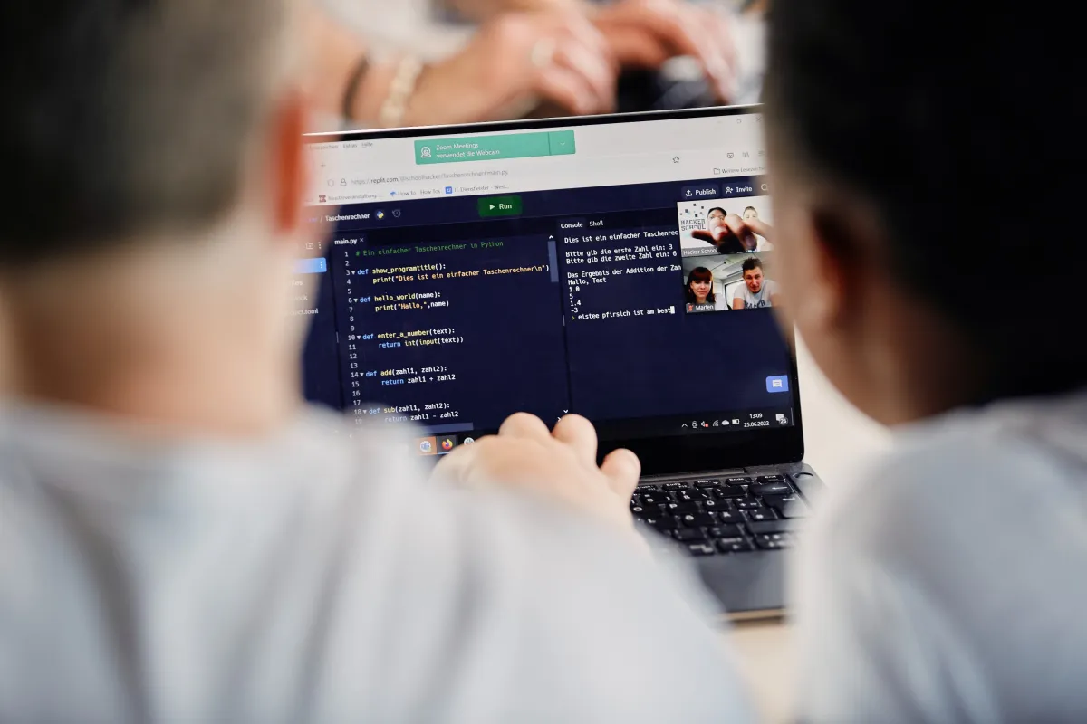 Ganz einfach und spielerisch programmieren lernen mit Hacker School @yourschool (© Hacker School gGmbH)