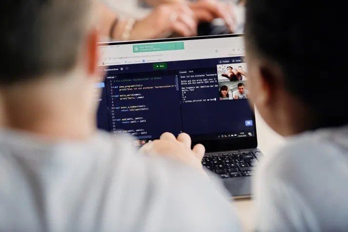 Bild: So einfach geht’s in der Schule: Programmieren am Vormittag