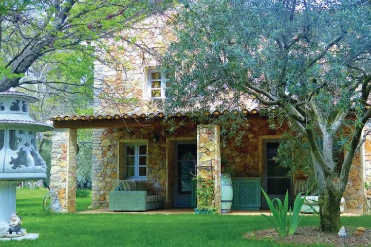 Ein Ferienhaus in der Provence im Luberon Nationalpark Bild: Ein Ferienhaus in der Provence im Luberon Nationalpark