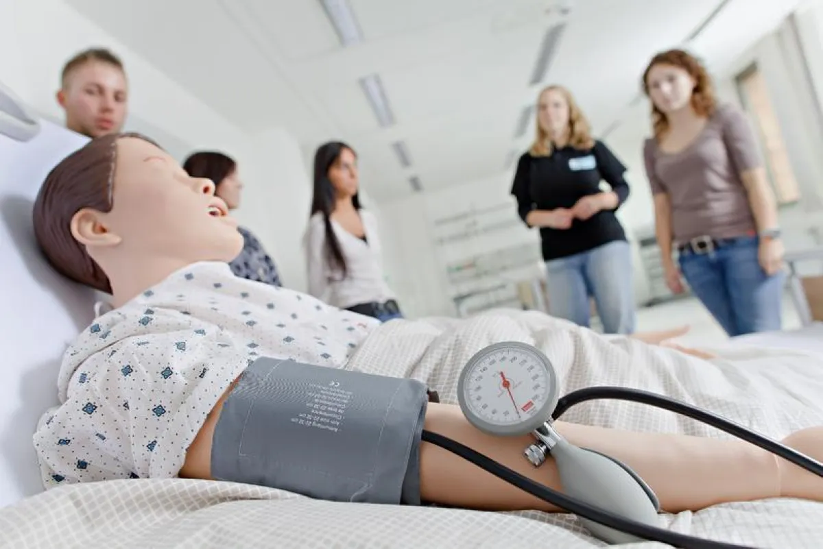 Das Berufsfeld Pflege wird durch den ergänzenden hochschulischen Ausbildungsweg attraktiver. (Foto: hsg)