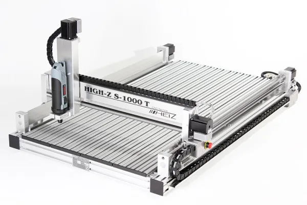 Bild: Holzbearbeitung mit der High-Z CNC Fräse