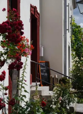 Bild: Eröffnung der Vinothek "Fränkische Flaschenpost" im Premiumweinort Randersacker