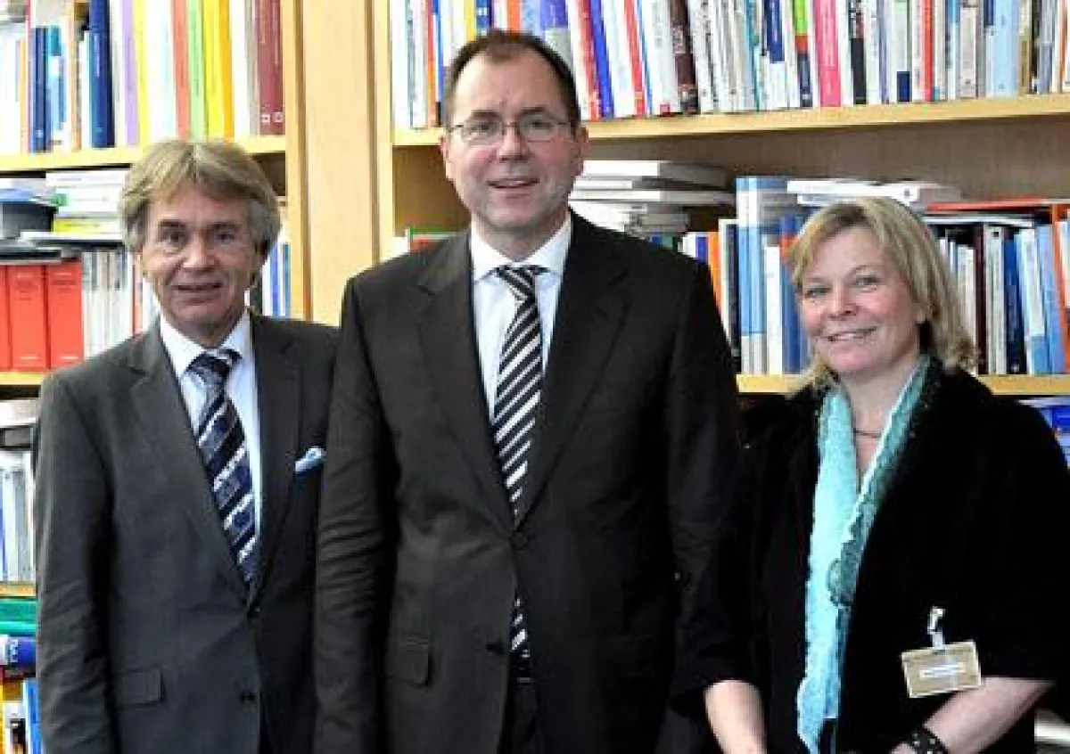 RA Werner Stolz (l.) und Ariane Durian sprachen mit Dr. Heinrich Kolb (FDP).