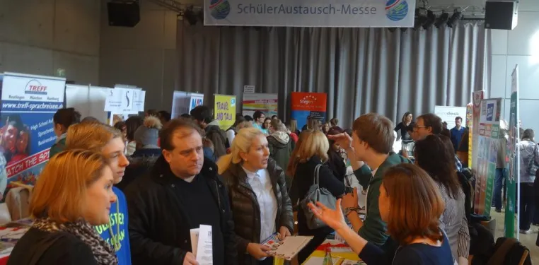 Bild: Bayerische SchülerAustausch-Messe in München informiert über Schüleraustausch und Work and Travel