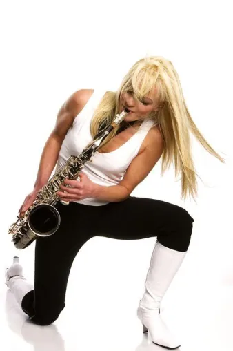 Bild: Saxophonistin Kathrin Eipert präsentiert auch klassische Musik auf ungewöhnliche Weise