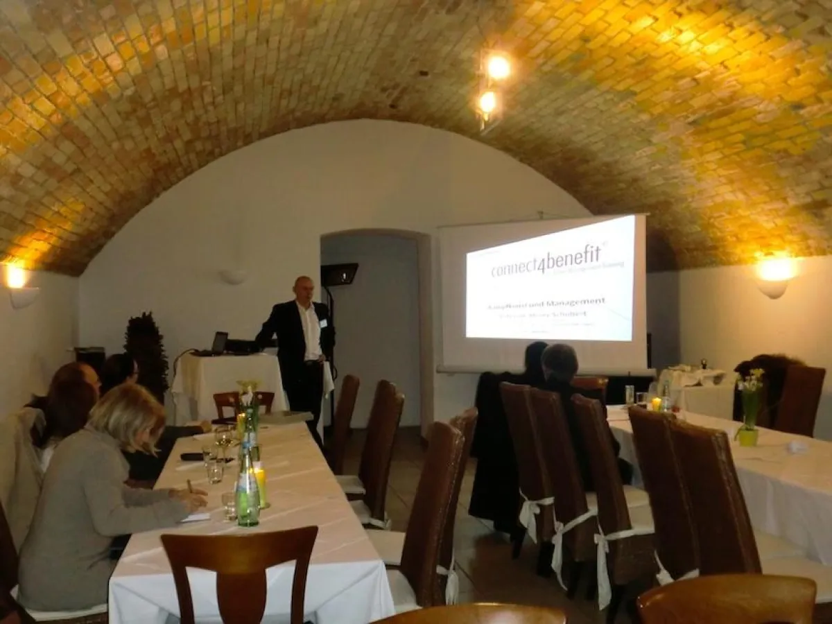 Henry Schubert refereriert anlässlich der 27. c4b-Veranstaltung über Kampfkunst und Management