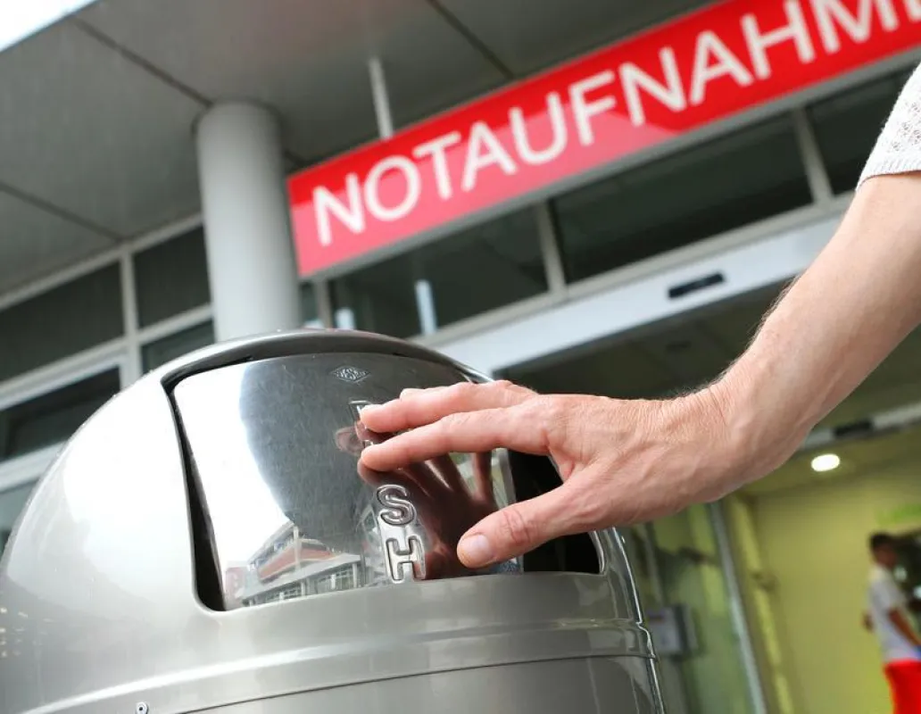 Im UKR werden antimikrobielle Oberflächen für eine größtmögliche Patientensicherheit getestet. (UKR)