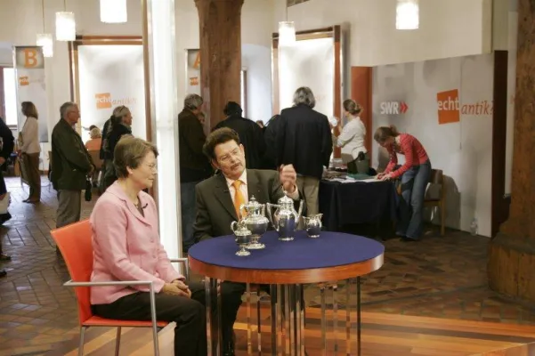 echt antik ? Antiquitäten statt Bütten-Sitzung Bild: echt antik ? Antiquitäten statt Bütten-Sitzung