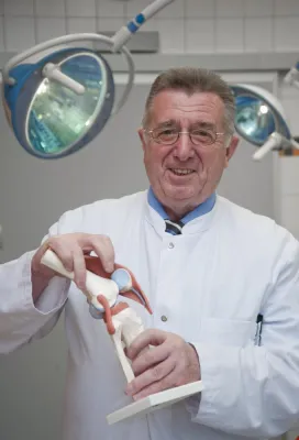 Kunstknie? Natürlich Bild: Kunstknie? Natürlich