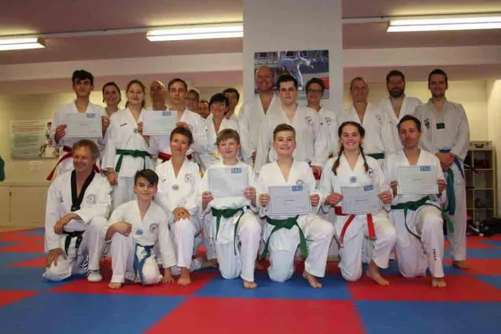 Kup Prüfung der Taekwondo-Schule Fichtner Bild: Kup Prüfung der Taekwondo-Schule Fichtner