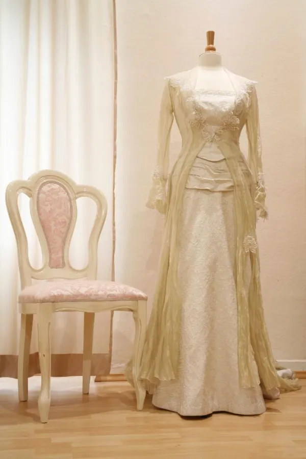 Individuell nach Maß gefertigtes Brautkleid