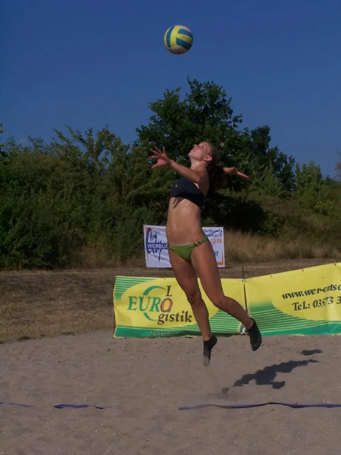 Volleyballaction am größten künstlich geschaffenen Binnensee Europas- dem Senftenberger See