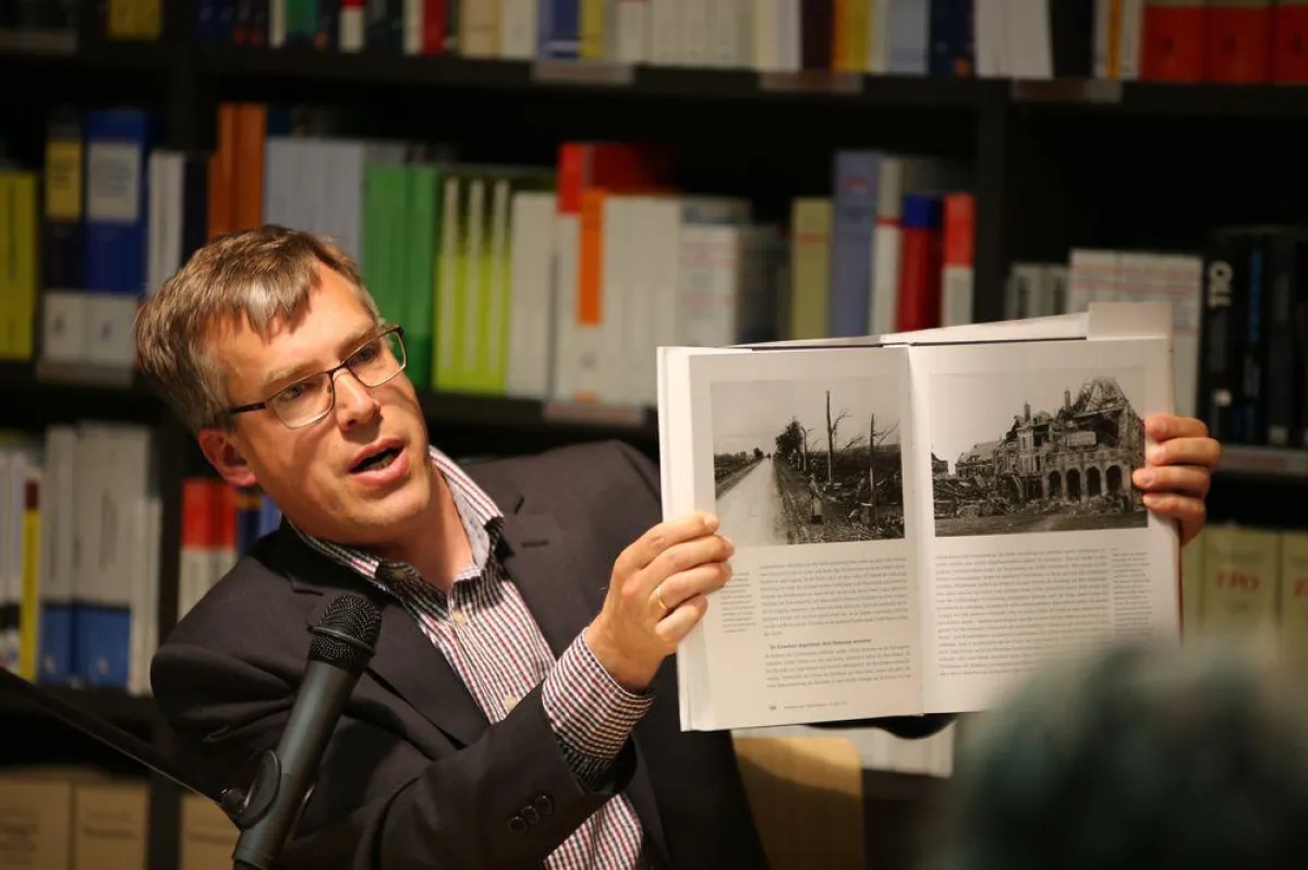 Michael Schikowski liest Texte zum ersten Weltkrieg