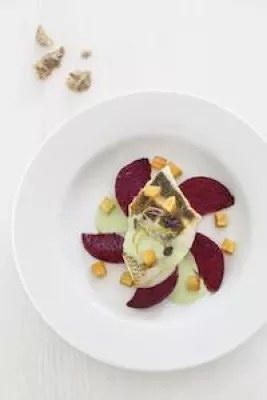 Bild: Frühling auf dem Teller: Knackiges Obst und Gemüse geben Ostermenüs den letzten Schliff