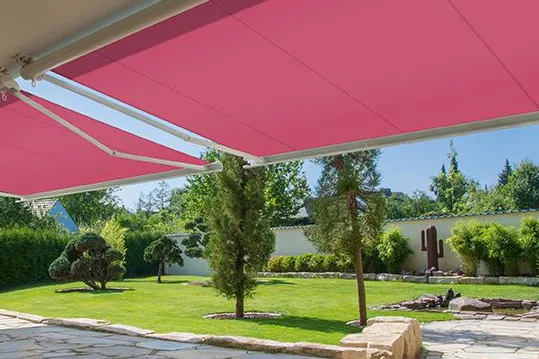 Farbige Sommerlaune - Mit Markisentüchern von markilux bunte Akzente setzen Bild: Farbige Sommerlaune - Mit Markisentüchern von markilux bunte Akzente setzen