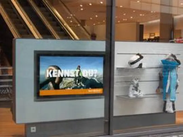 Neue SportScheck Filiale in Frankfurt mit digitalen Medien von netvico Bild: Neue SportScheck Filiale in Frankfurt mit digitalen Medien von netvico