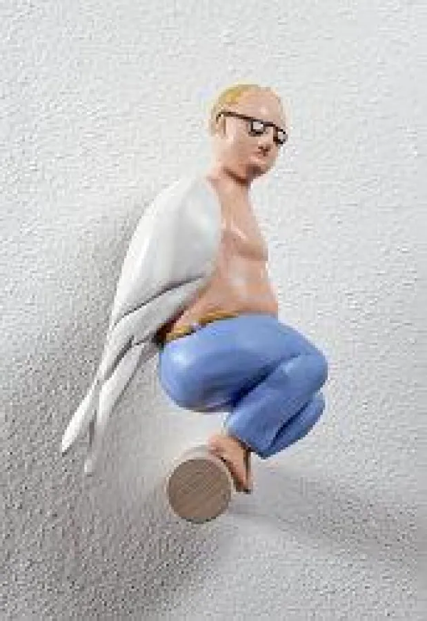 Priska Streit , Hobby-Ornithologe, 2014, Acrylharz, Holz, Farbe, ca. 30 x 21 x 15 cm © Fotograf: Lou