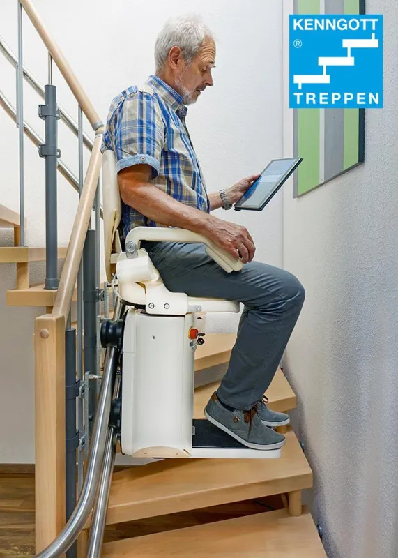 KENNGOTT und HIRO Lift verhelfen auch bei kurvigen Treppen zu einer komfortablen und sicheren Fahrt.