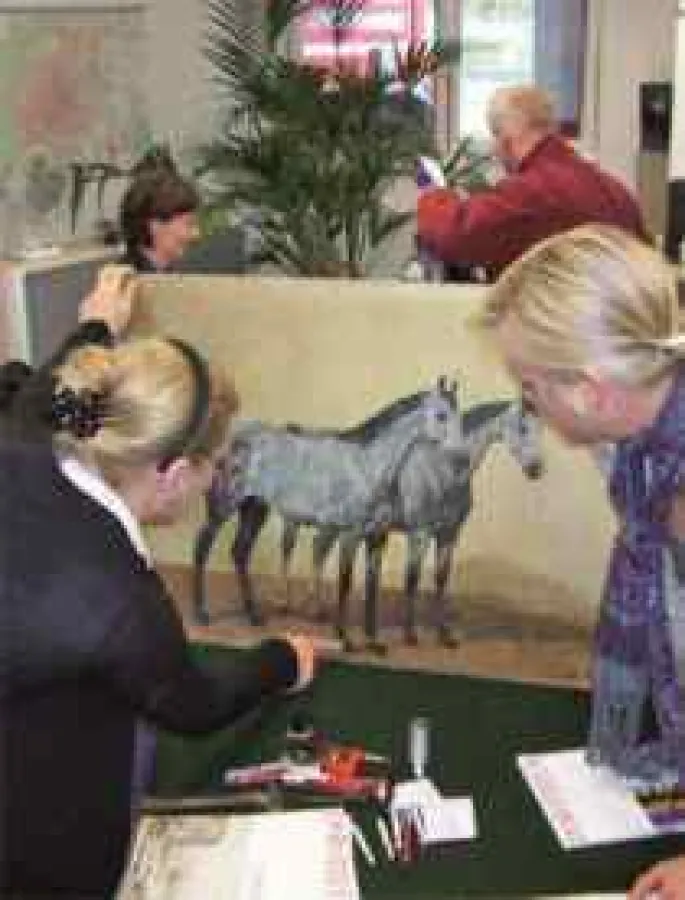 Expertin bewertet Kunstobjekte © MyPlace