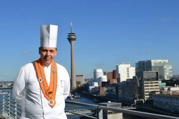 Bild: Thomas Bock, Küchenchef des Julian’s Bar & Restaurant, Mitglied der „Confrérie de la Chaîne des Rôtisseurs“