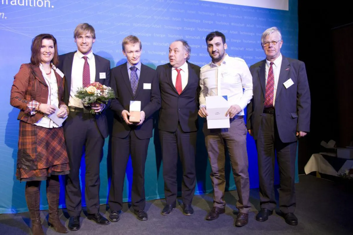 Preisübergabe durch Wirtschaftsminister Matthias Machnig an Pascal Bikar