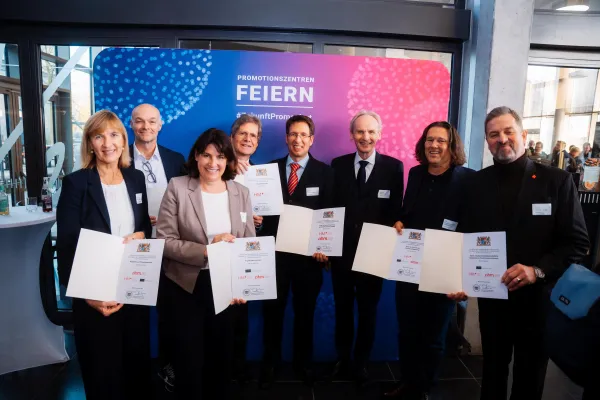 Promotionszentren feiern wissenschaftlichen Meilenstein Bild: Promotionszentren feiern wissenschaftlichen Meilenstein