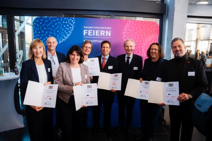 Promotionszentren feiern wissenschaftlichen Meilenstein Bild: Promotionszentren feiern wissenschaftlichen Meilenstein