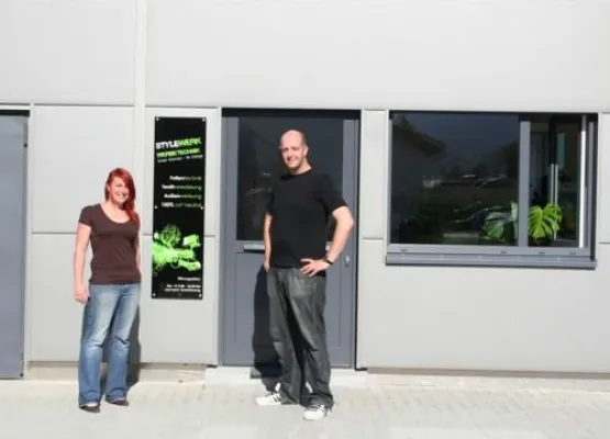 Bild: Style-Werk gibt Autos eine neue Haut - Unternehmen für Werbetechnik jetzt in Ehrenkirchen