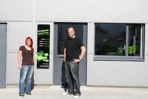 Bild: Style-Werk gibt Autos eine neue Haut - Unternehmen für Werbetechnik jetzt in Ehrenkirchen